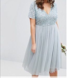 Lovedrobe Luxe V Neck Midi Dress